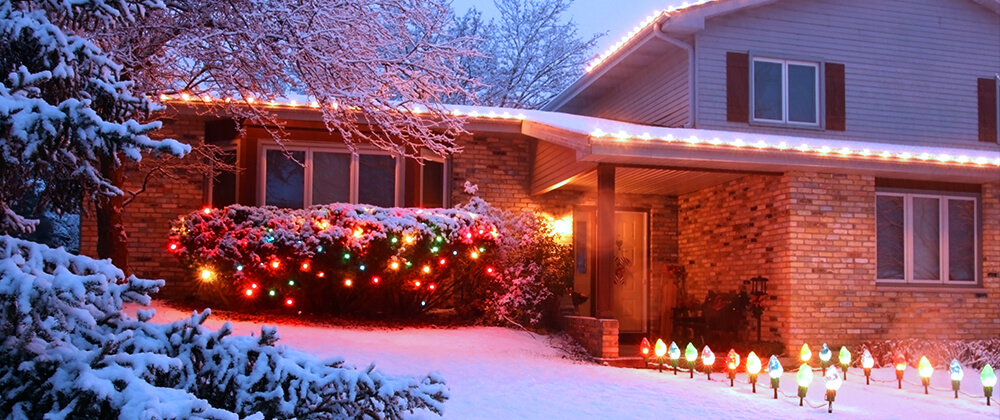 meyer-landscape-holiday-winter-lighting-retro-old-house
